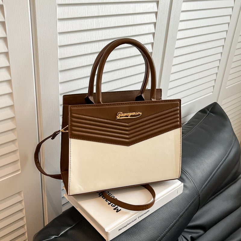 Borsa "Cross-Border Trend" Horizontal Square con Dettagli Metal e Chiusura Safe-Zip