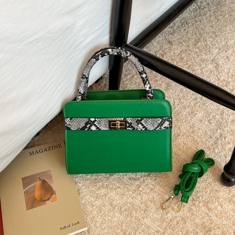 Borsa "Urban Minimalism" Horizontal Square con Dettagli Color Blocking e Chiusura a Scatto