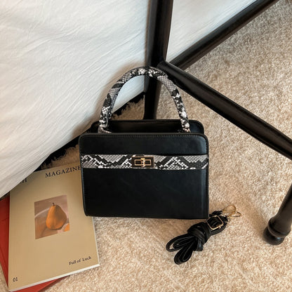 Borsa "Urban Minimalism" Horizontal Square con Dettagli Color Blocking e Chiusura a Scatto