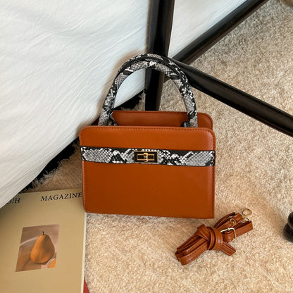 Borsa "Urban Minimalism" Horizontal Square con Dettagli Color Blocking e Chiusura a Scatto