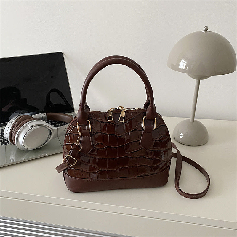 Borsa a Tracolla "Urban Minimalism" Shell-Shaped con Texture Stone e Chiusura Safe-Zip