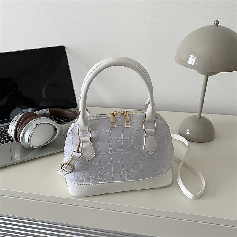 Borsa a Tracolla "Urban Minimalism" Shell-Shaped con Texture Stone e Chiusura Safe-Zip