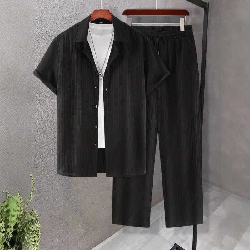 Completo "Travel Tech" 2026: Camicia a Maniche Corte e Pantaloni Leggeri