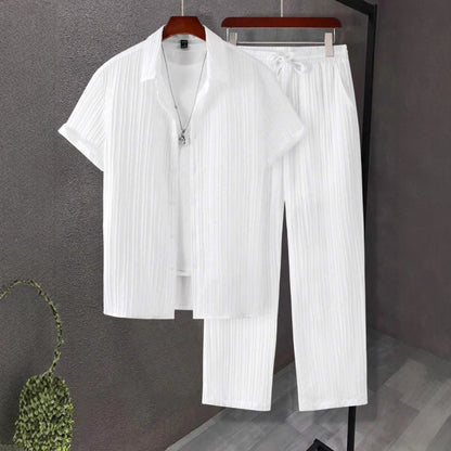 Completo "Travel Tech" 2026: Camicia a Maniche Corte e Pantaloni Leggeri