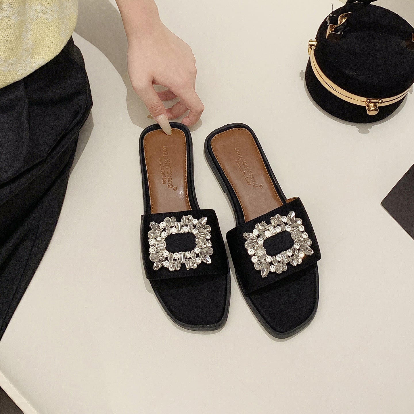 Sandalo Flatform Satin & Rhinestone