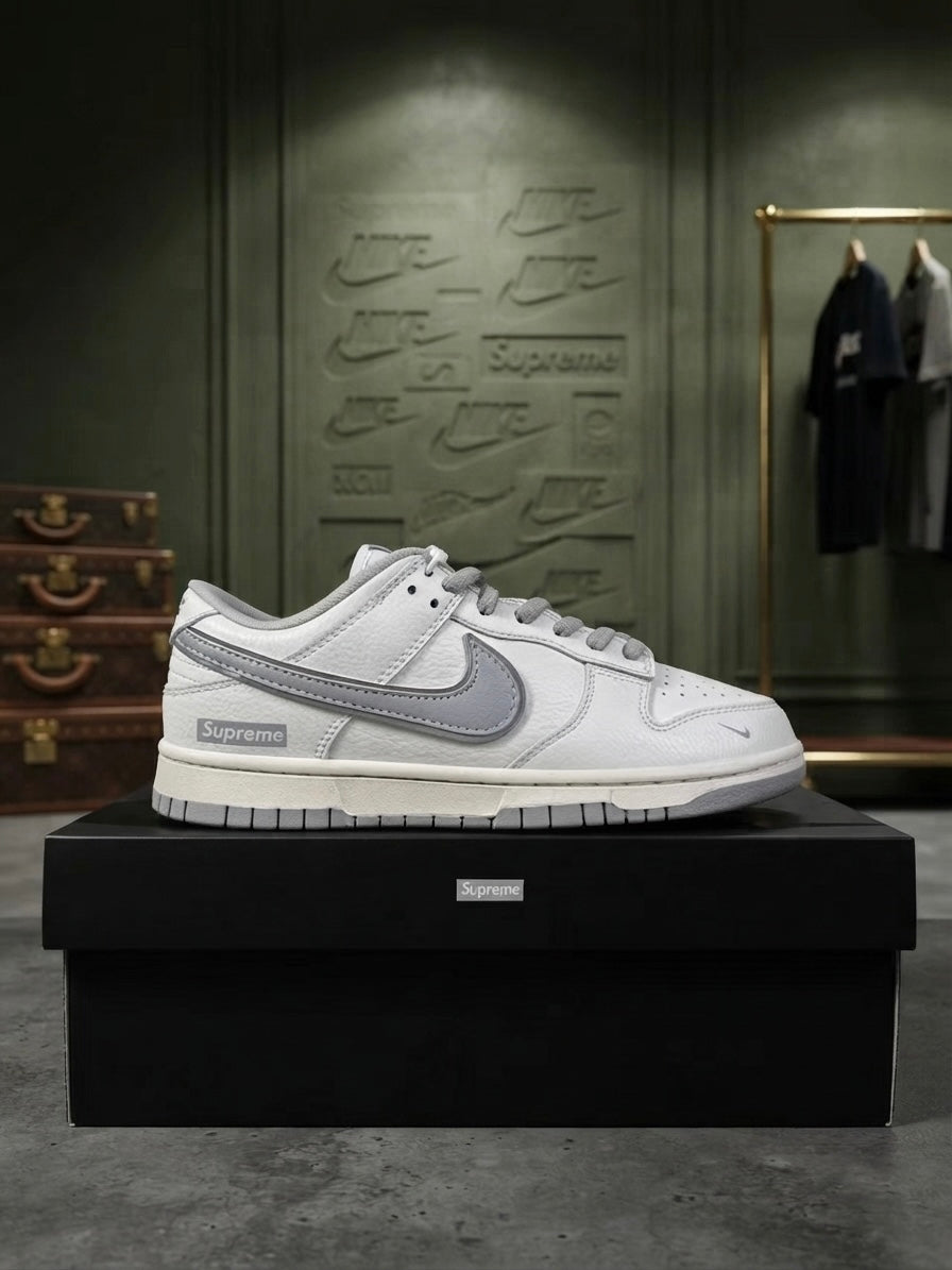 Dunk Low Limited SUPREME