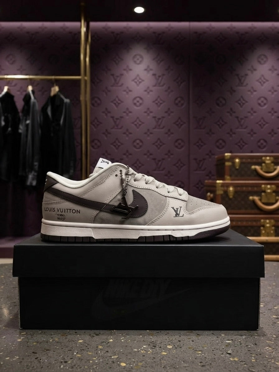 Dunk Low Limited LOUIS VUITTON