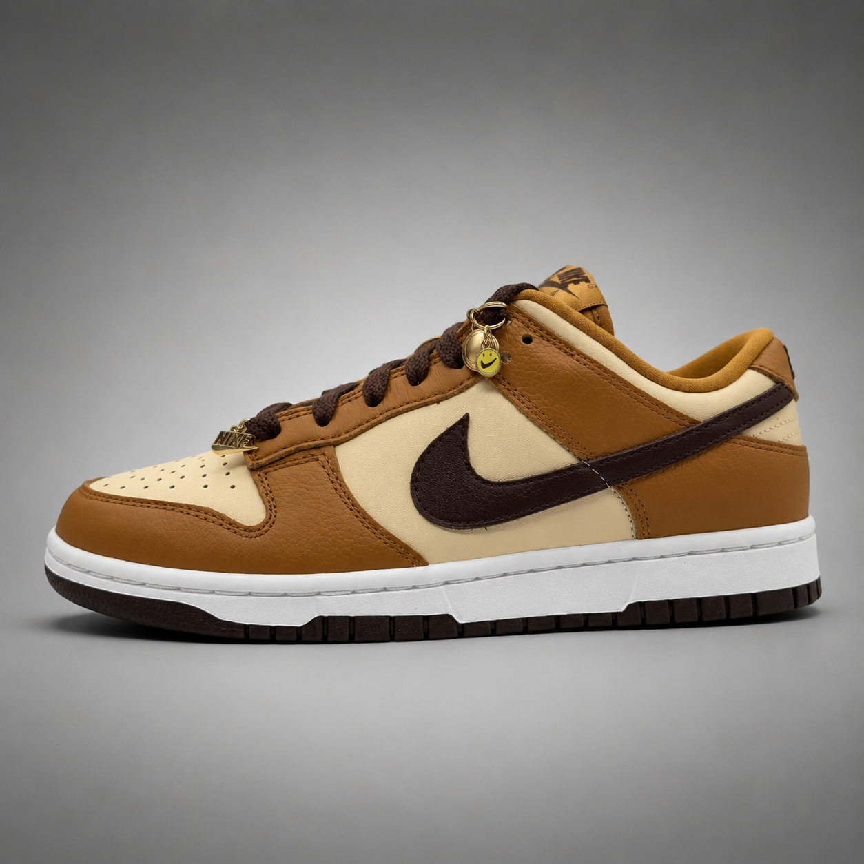 Dunk Low Pro SB - Edizione Speciale Wheat & Dark Brown Charms