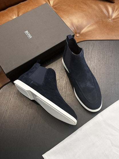 Calzatura Casual in Primo Fiore con Sistema Shock-Absorption e Design Leather Splicing