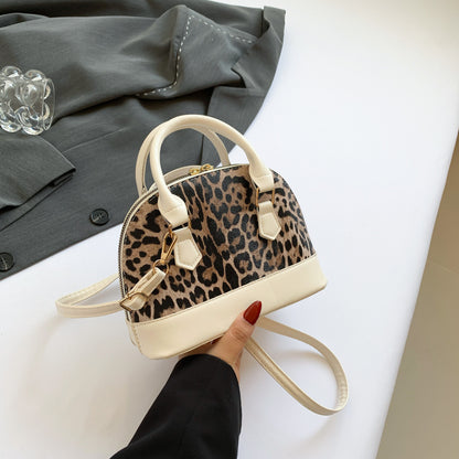 Shell Bag "Street Trend" con Chiusura a Zip e Tasca Tridimensionale Esterna