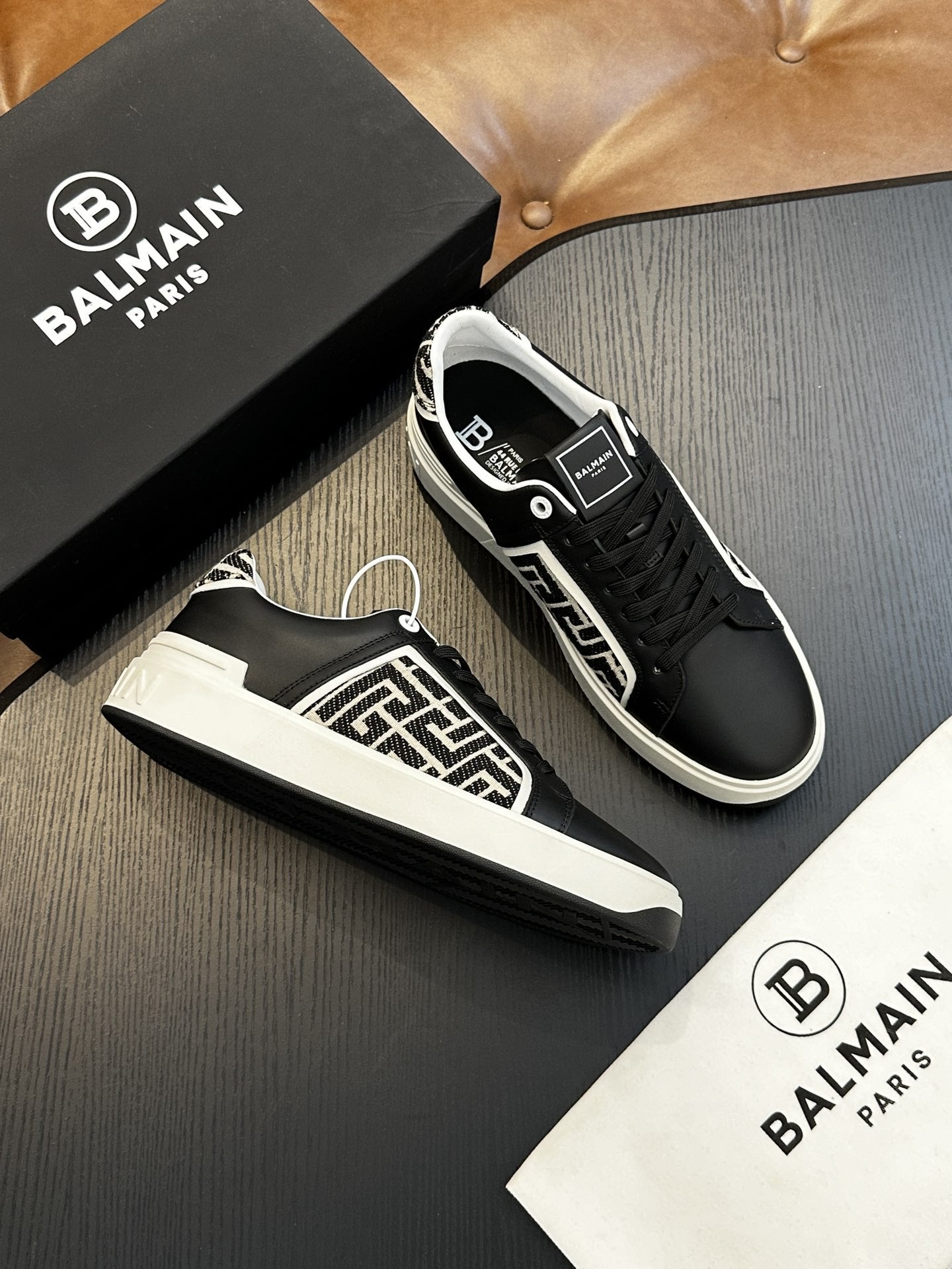 Calzatura Casual in Primo Fiore con Silhouette Medium-Heel e Sistema Shock-Absorption