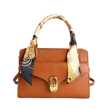 Borsa "Street Style" Horizontal Square con Finiture Stitching e Chiusura Safe-Zip