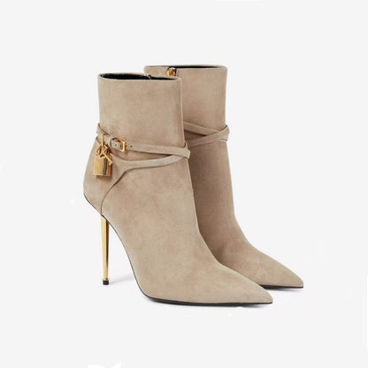 Stivaletti a Punta con Tacco Stiletto e Dettagli Metal – Urban Glamour