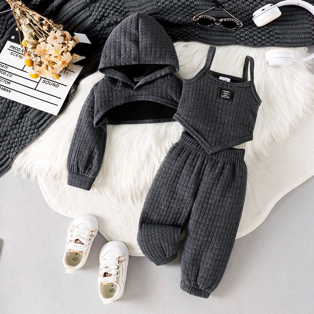 Completo Tre Pezzi in Cotone Soft-Touch con Cappuccio e Silhouette Jogger