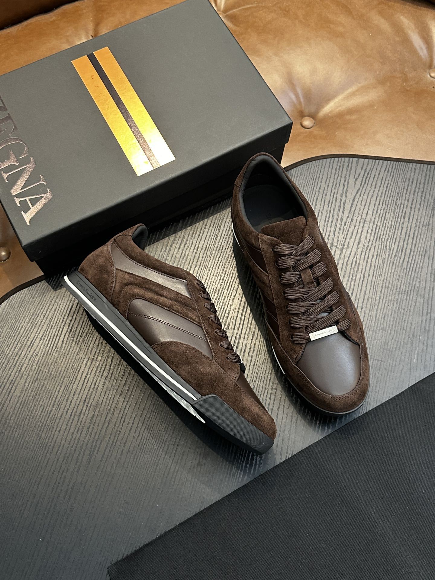 Calzatura Casual in Primo Fiore con Silhouette Medium-Heel e Sistema Shock-Absorption