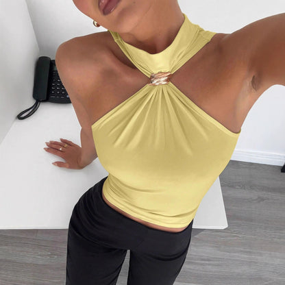 Top Smanicato in Maglia a Collo Alto con Effetti 3D e Dettaglio Metal