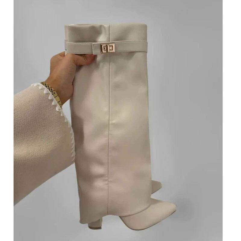 Stivali Alti "Super High" a Punta – Fashion Boots con Tacco Largo e Dettagli Metal