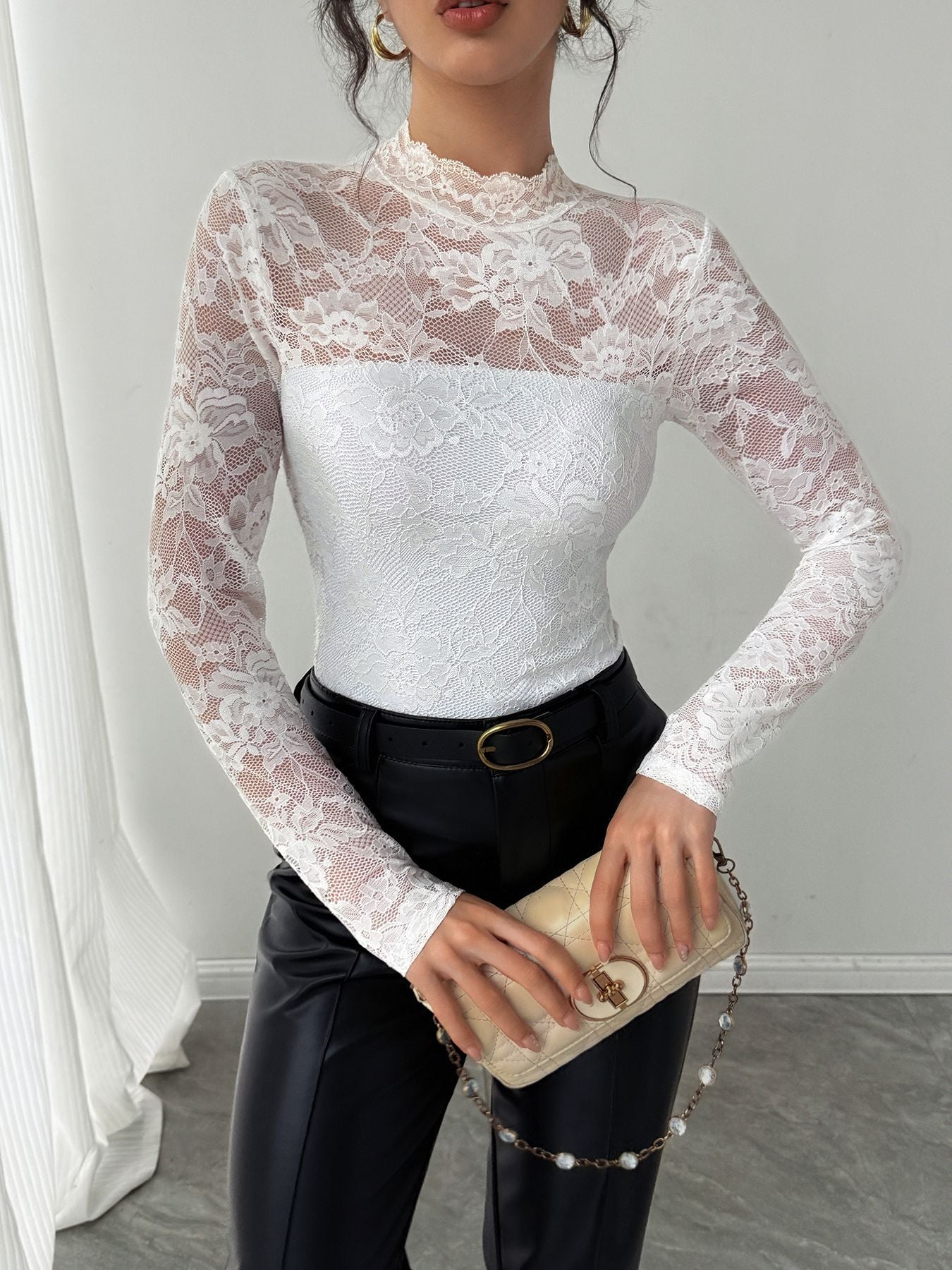 Top Slim con Collo Alto e Back Zipper