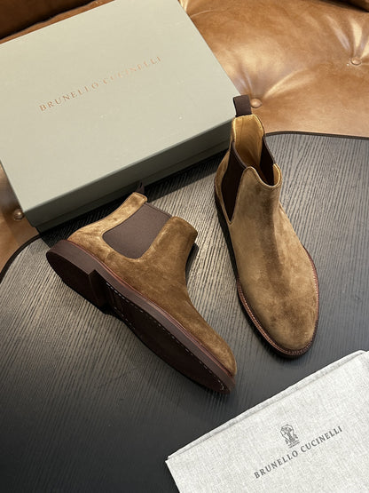 Calzatura Casual in Primo Fiore con Sistema Shock-Absorption e Design Leather Splicing