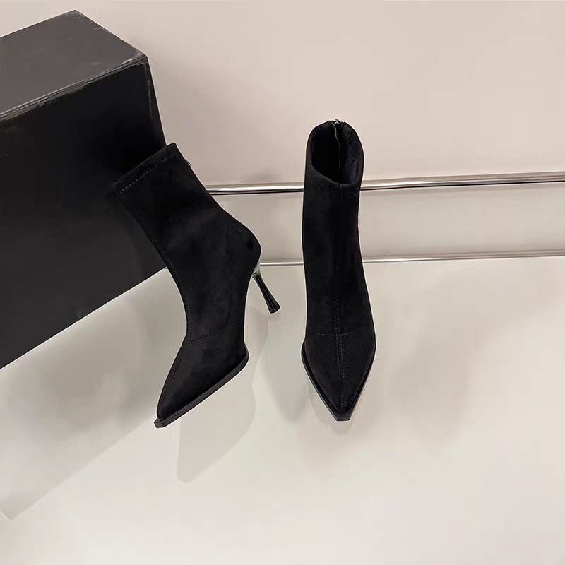 Stivaletto a Punta con Tacco Sottile e Struttura High-Definition
