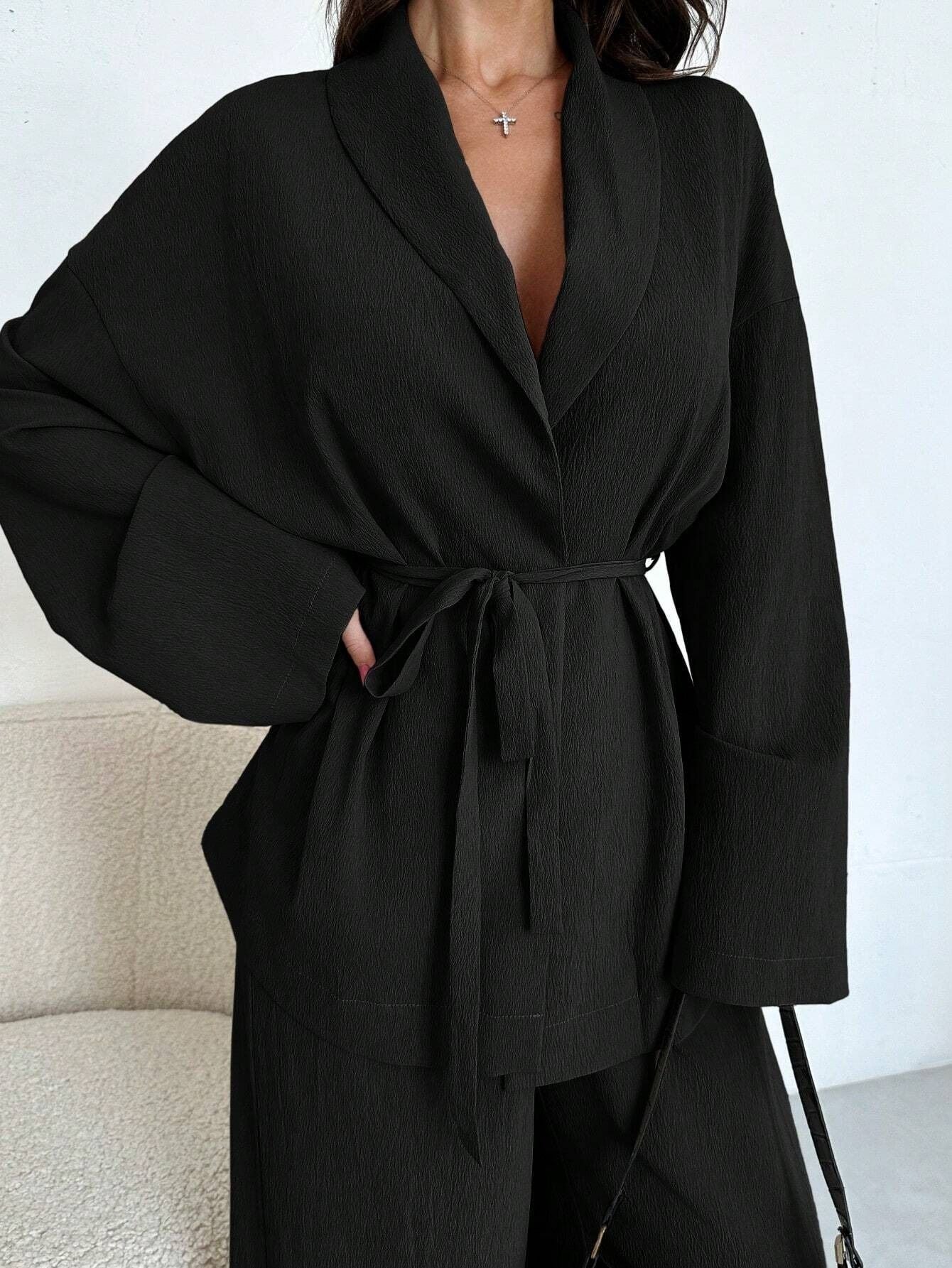 Completo Casual in Tinta Unita con Camicia Strutturata e Taglio Relaxed