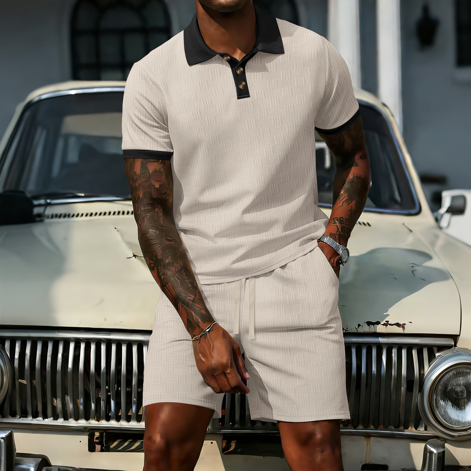 Set Coordinato con Polo Jacquard a Micro-Scacchi e Shorts Strutturati