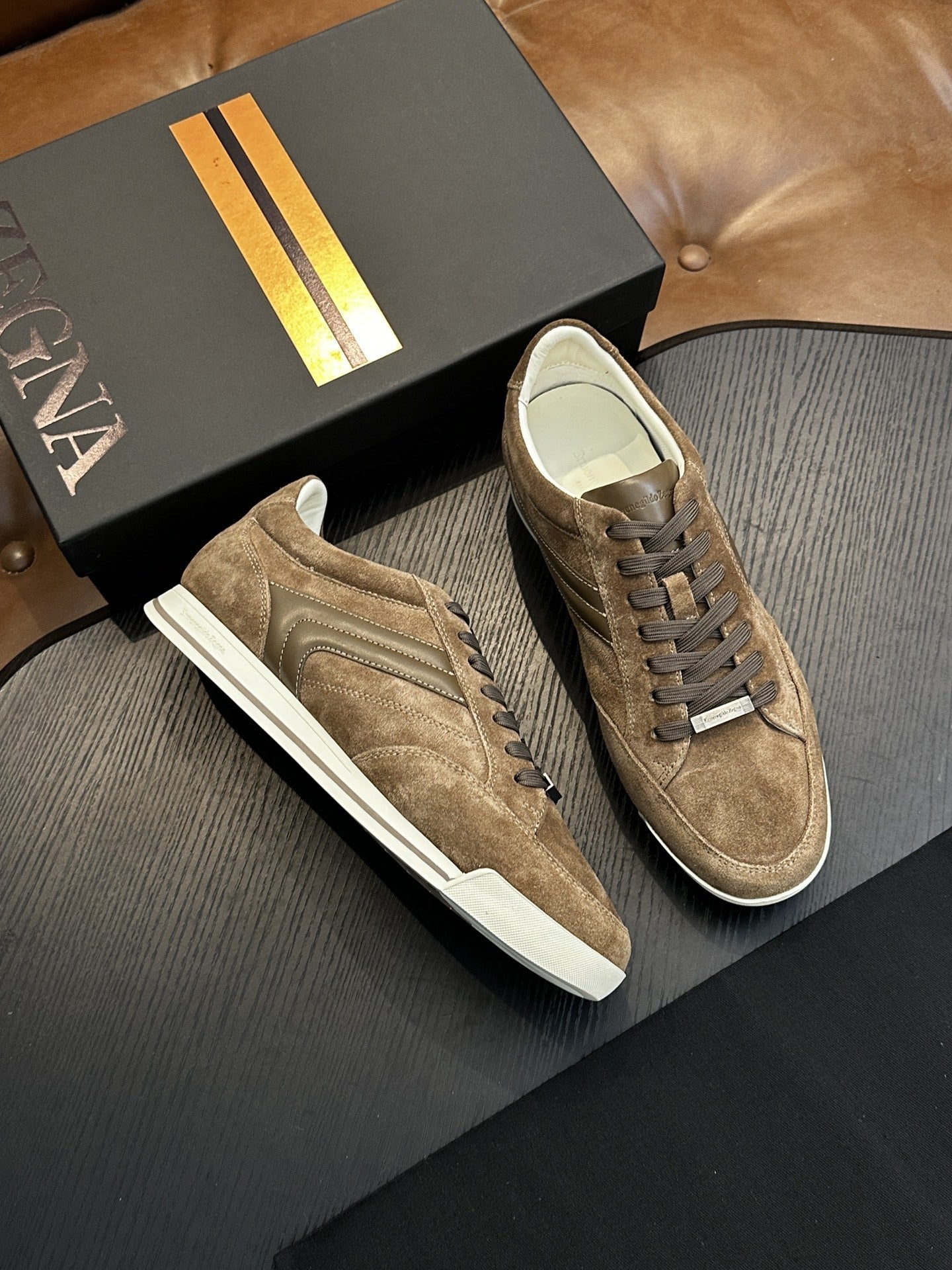 Calzatura Casual in Primo Fiore con Silhouette Medium-Heel e Sistema Shock-Absorption