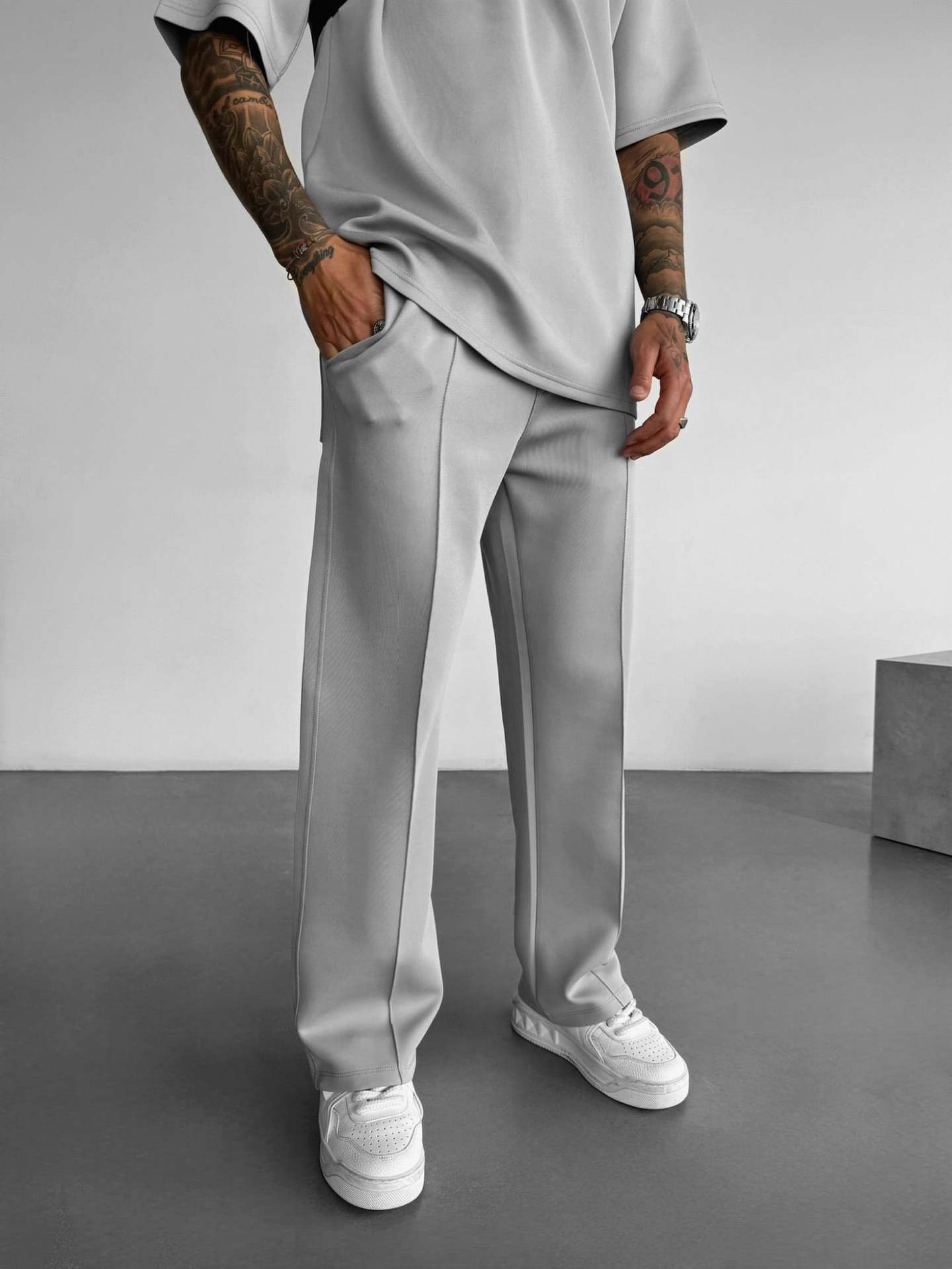 Pantaloni Dritti Multi-Stagione: Comfort Sporty 2026