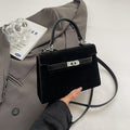 Kelly Bag "Vertical Square" con Chiusura a Scatto e Dettaglio Pendant Personalizzabile
