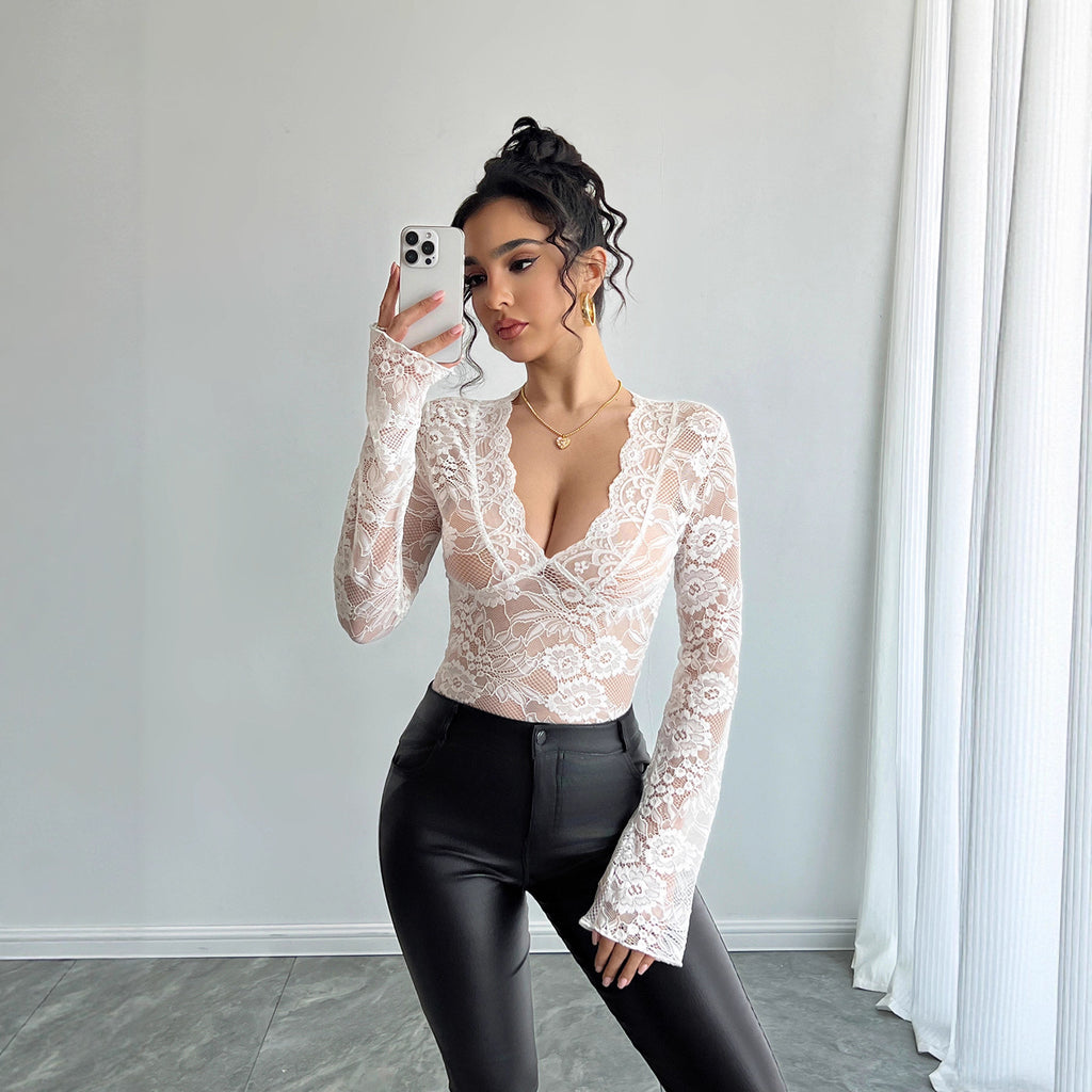 Top Slim-Fit in Pizzo con V-Neck e Silhouette Short Style
