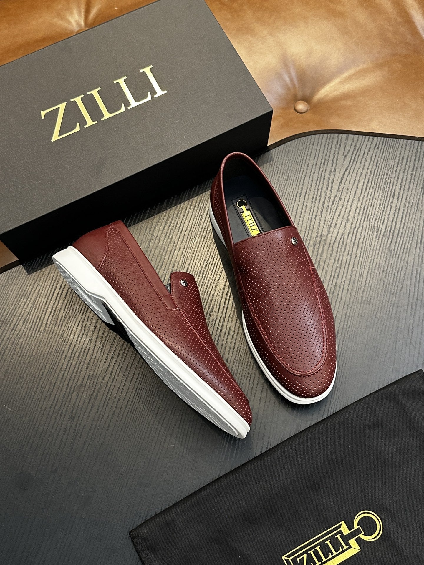 Calzatura Casual in Primo Fiore con Sistema Shock-Absorption e Silhouette Sleeves/Shoes