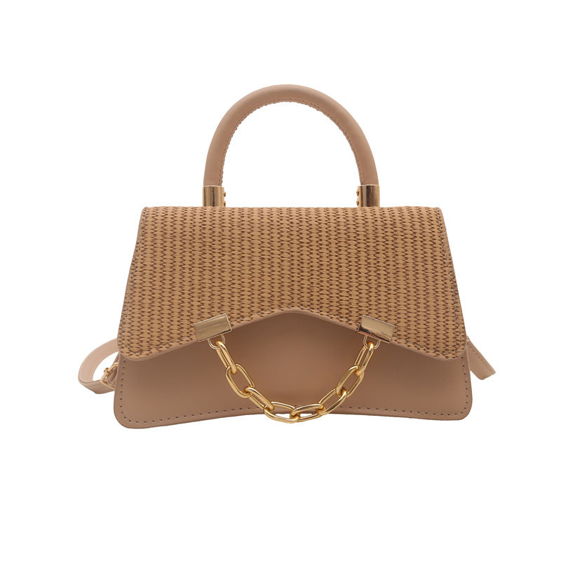 Borsa "Urban Minimalism" Horizontal Square con Chiusura a Patta e Finiture Stitching