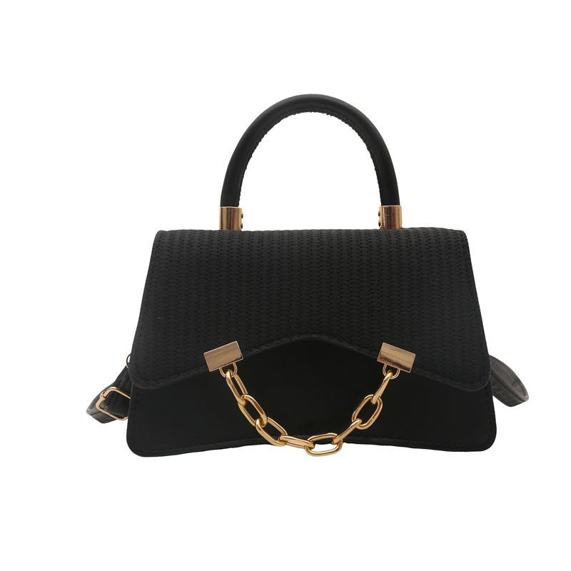 Borsa "Urban Minimalism" Horizontal Square con Chiusura a Patta e Finiture Stitching