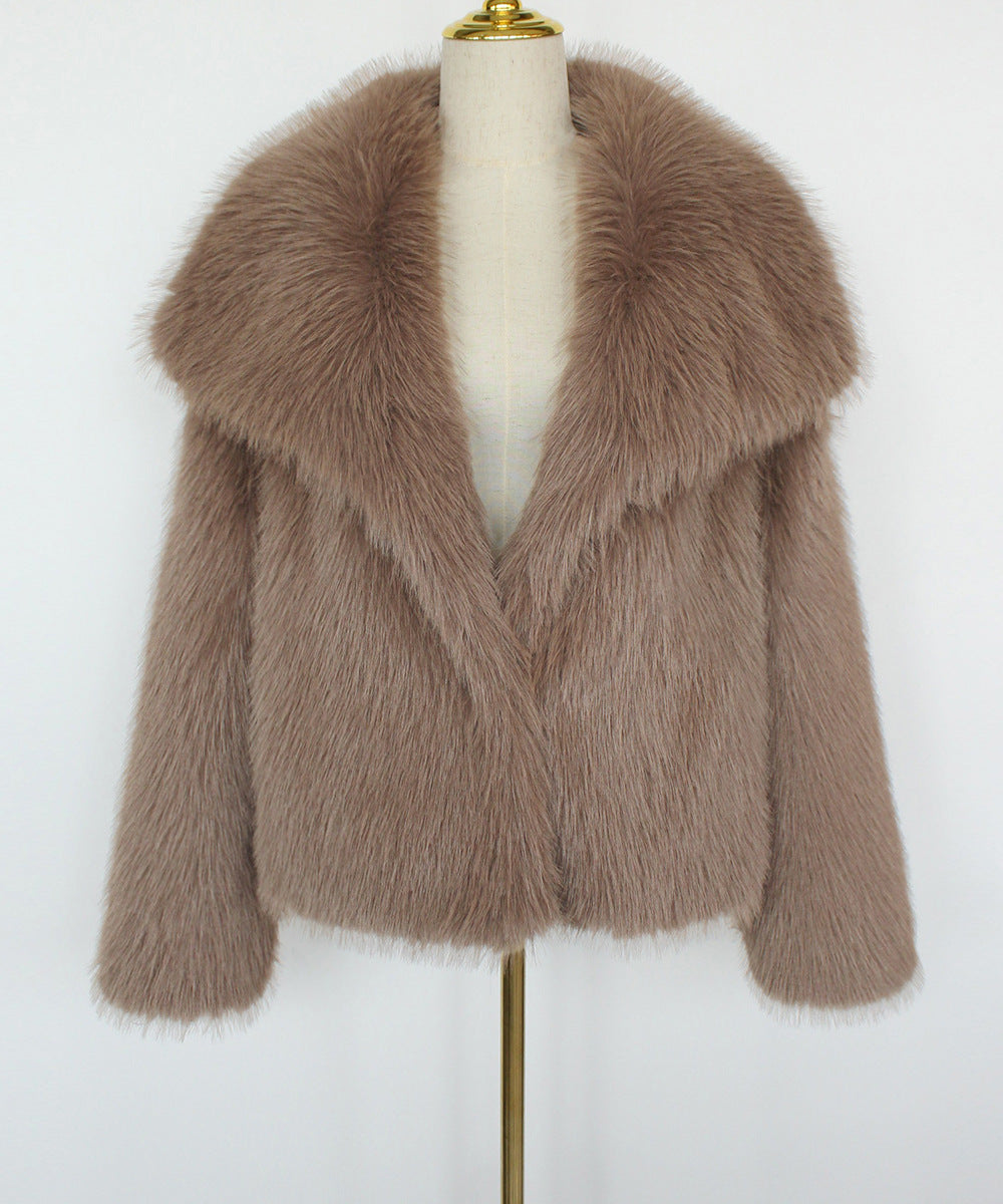 Short Faux Fur 2026: Eco-Pelliccia "Silk-Touch" con Collo Alto