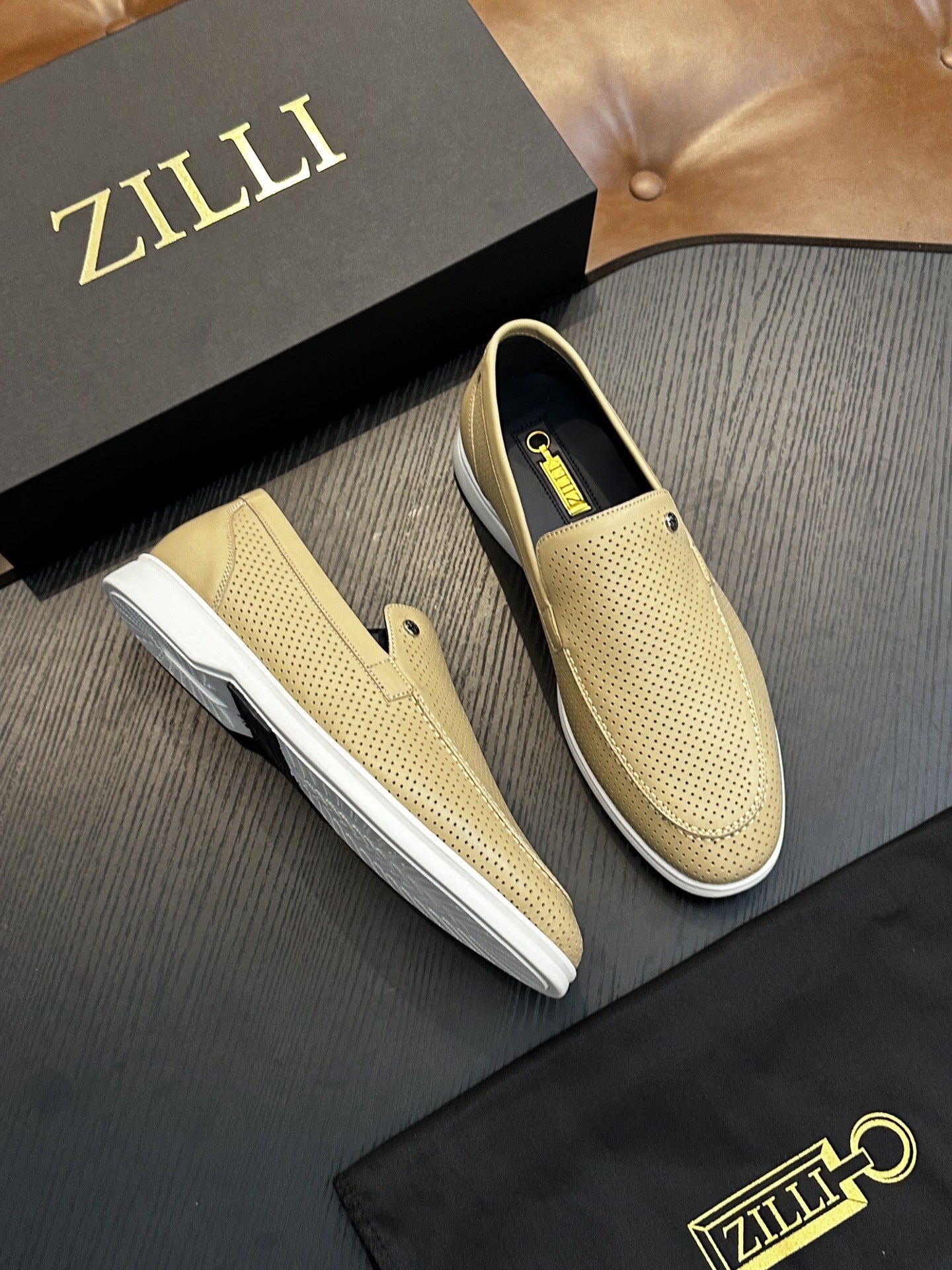 Calzatura Casual in Primo Fiore con Sistema Shock-Absorption e Silhouette Sleeves/Shoes