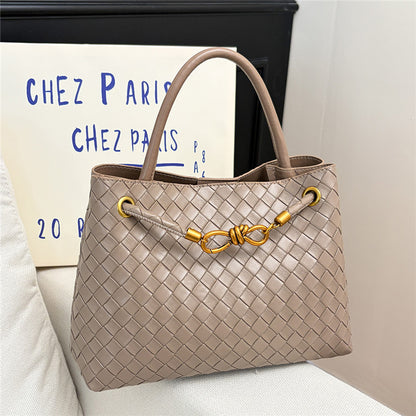 Shoulder Bag "Urban Minimalism" con Trama Weaving e Chiusura Magnetica