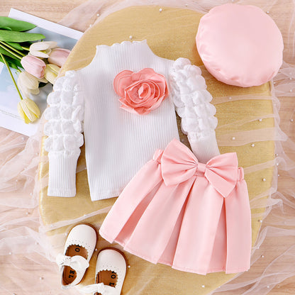 Set Tre Pezzi con Top a Maniche a Sbuffo, Gonna Plissettata e Cappellino Coordinato