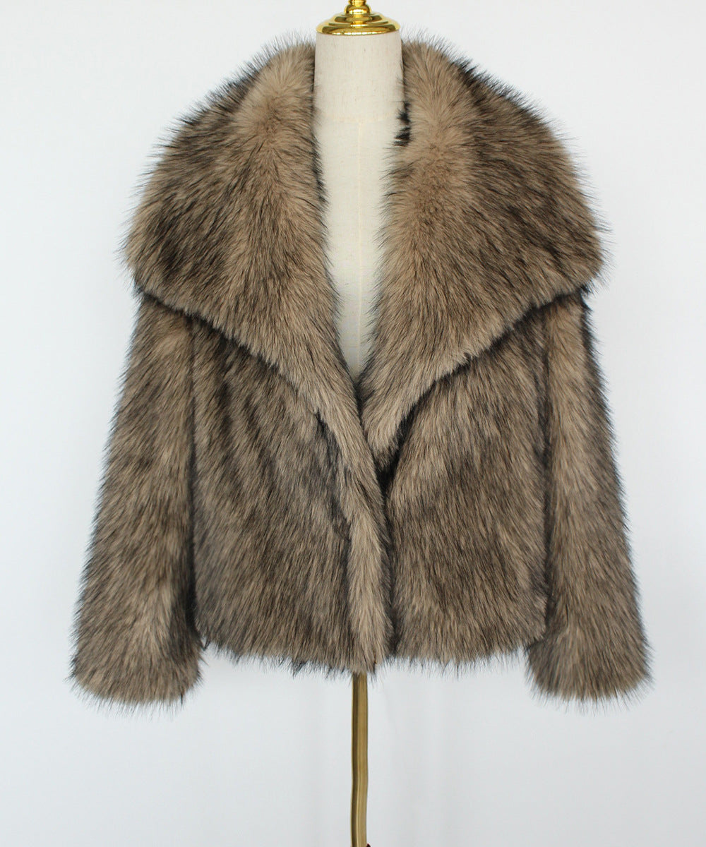 Short Faux Fur 2026: Eco-Pelliccia "Silk-Touch" con Collo Alto