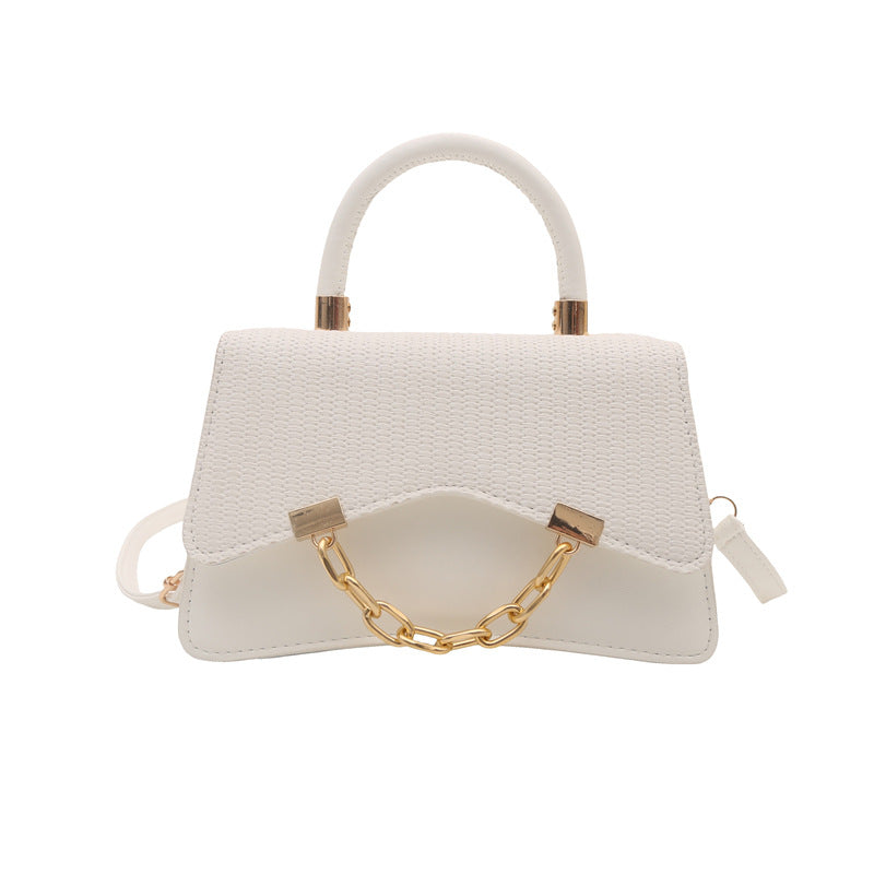 Borsa "Urban Minimalism" Horizontal Square con Chiusura a Patta e Finiture Stitching