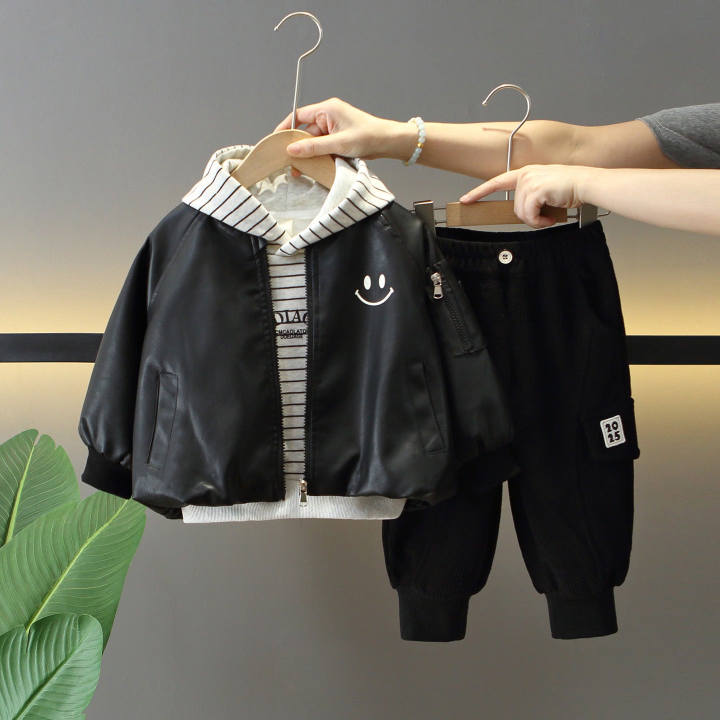 Completo in PU Leather "Solid Black & Brown" con Chiusura Zipper