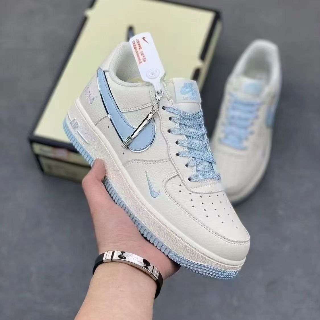 AF1 - Double Hook White Light Blue Air Force - Friction Squeak
