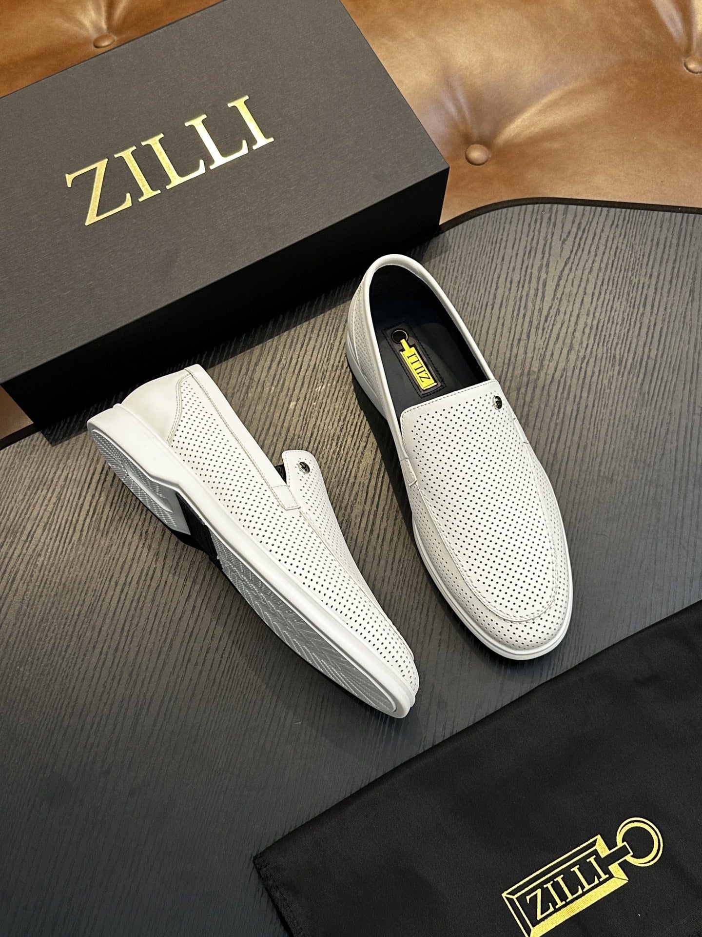 Calzatura Casual in Primo Fiore con Sistema Shock-Absorption e Silhouette Sleeves/Shoes