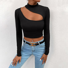 Top Crop a Maniche Lunghe con Semi-Collo Alto e Taglio "Navel Exposed"