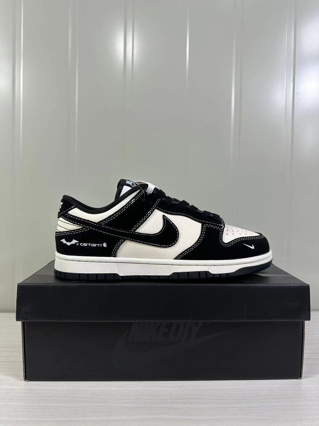 Dunk Low Limited BATMAN X CARHARTT