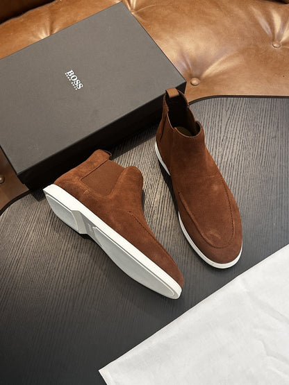 Calzatura Casual in Primo Fiore con Sistema Shock-Absorption e Design Leather Splicing