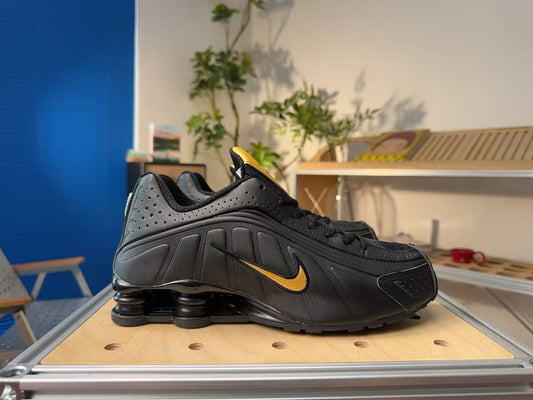Shox R4