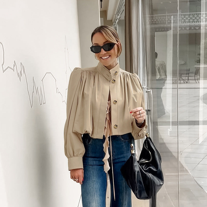 Trench Coat Leggero con Collo a Listino e Dettagli Plissé