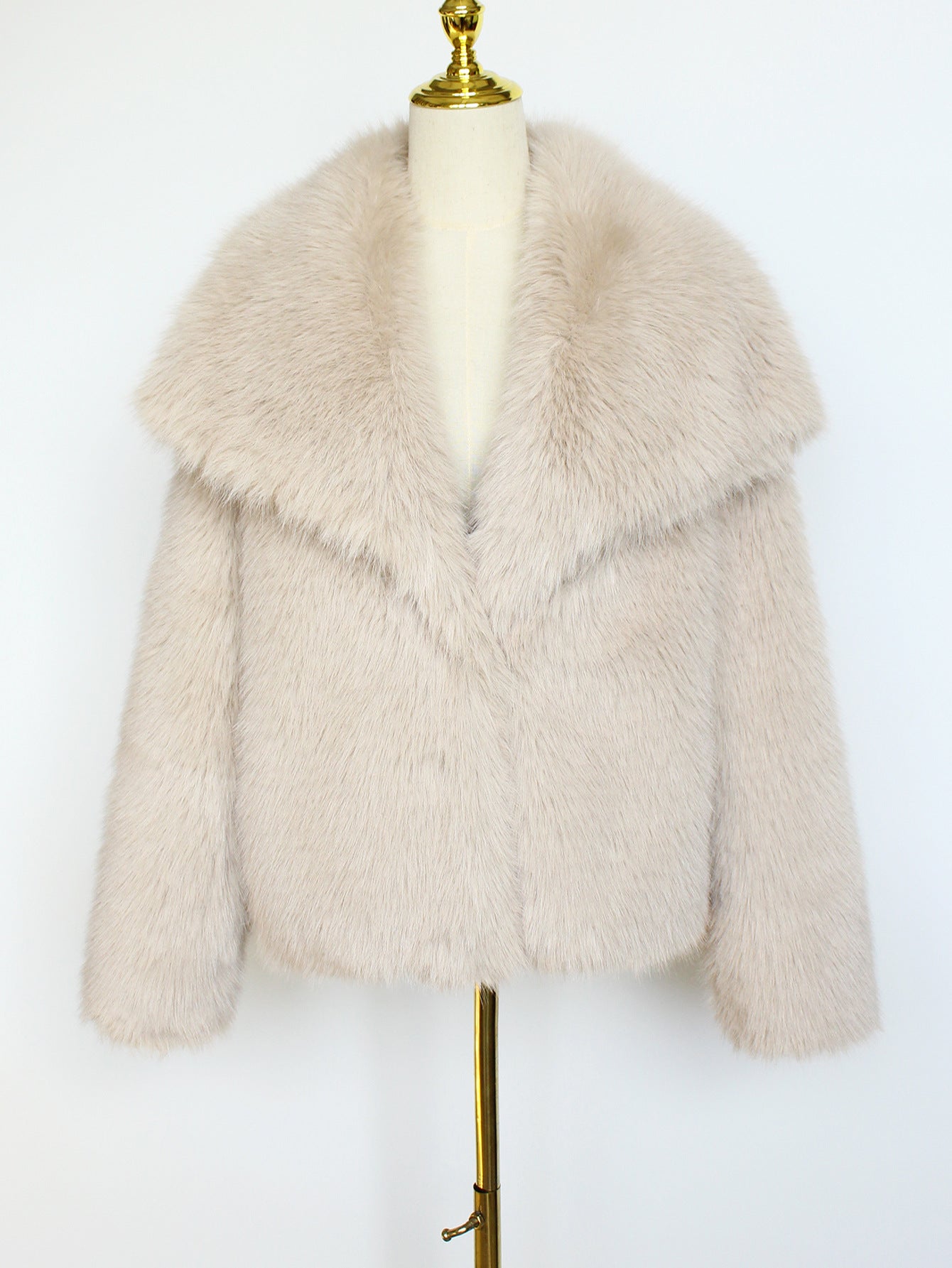 Short Faux Fur 2026: Eco-Pelliccia "Silk-Touch" con Collo Alto
