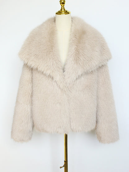 Short Faux Fur 2026: Eco-Pelliccia "Silk-Touch" con Collo Alto