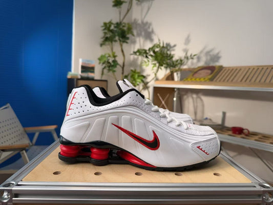 Shox R4